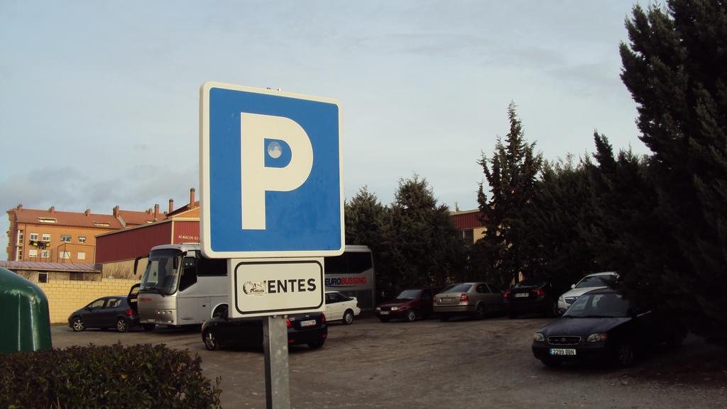 Hotel Avenida del Sotillo La Lastrilla Esterno foto