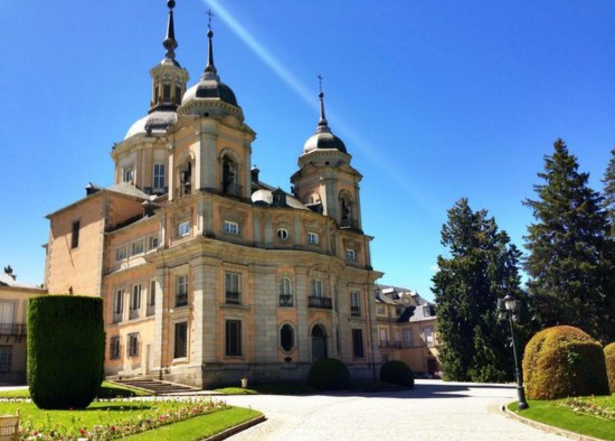 Hotel Avenida del Sotillo La Lastrilla Esterno foto